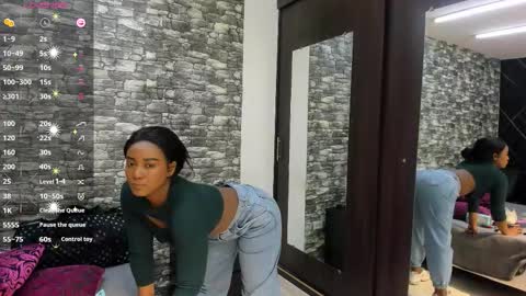 Snapshot of arianaablack chatting on 10.31.25 Ariana online show from 10.31.25