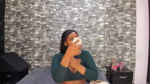 Snapshot of arianaablack chatting on 11.13.25 Ariana online show from 11.13.25