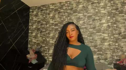 Snapshot of arianaablack chatting on 12.17.25 Ariana online show from 12.17.25