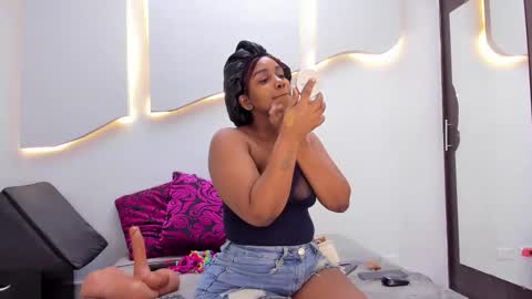 Snapshot of arianaablack chatting on 03.12.26 Ariana online show from 03.12.26