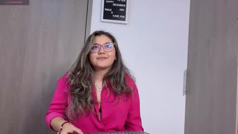 Snapshot of arianablake_11 chatting on 12.13.25 Ariana online show from 12.13.25