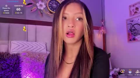 Snapshot of arianagolden_ chatting on 11.21.25 Ariana online show from 11.21.25