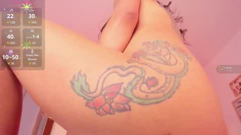 Snapshot of arianagolden_ chatting on 11.25.25 Ariana online show from 11.25.25