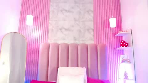 Snapshot of arianarougee chatting on 05.19.26 ArianaRougee online show from 05.19.26