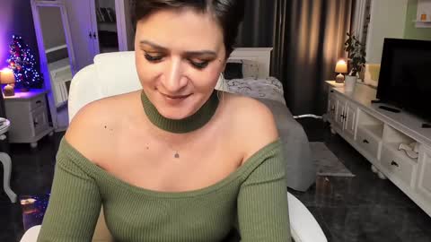 Snapshot of arianasage_ chatting on 12.20.24 Ana online show from 12.20.24
