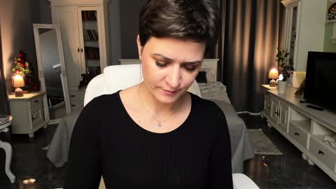 Snapshot of arianasage_ chatting on 12.27.24 Ana online show from 12.27.24