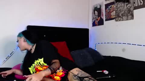 Snapshot of arianauwu666 chatting on 01.05.25 help me 100 hands up my OF is Free  online show from 01.05.25