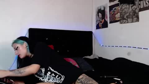 Snapshot of arianauwu666 chatting on 01.09.25 help me 100 hands up my OF is Free  online show from 01.09.25