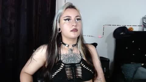 Snapshot of arianauwu666 chatting on 09.25.25 help me 100 hands up my OF is Free  online show from 09.25.25
