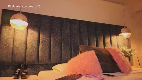 Snapshot of arianna_suarez1 chatting on 09.30.25 Arianna online show from 09.30.25