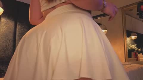 Snapshot of arianna_suarez1 chatting on 10.17.25 Arianna online show from 10.17.25
