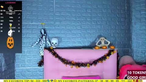 Snapshot of ariannalewis1 chatting on 10.22.25 Arianna online show from 10.22.25