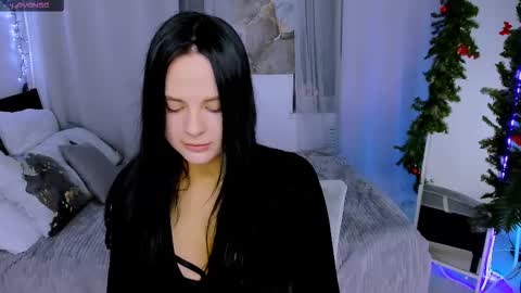 Snapshot of ariathorn chatting on 12.16.25 Aria online show from 12.16.25