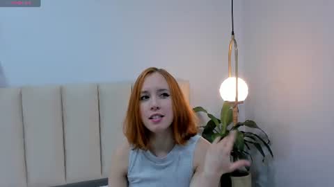 Snapshot of ariavelvet_ chatting on 06.11.26 Aria online show from 06.11.26