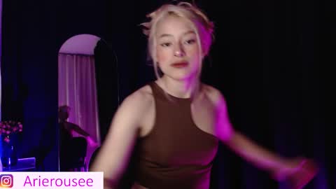 Snapshot of arie_rousee_sub chatting on 12.15.25 ARIE online show from 12.15.25