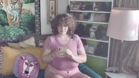 Arielle Ari online show from 10.14.25