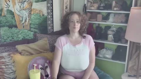 Arielle Ari online show from 10.16.25