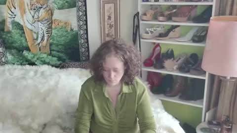 Arielle Ari online show from 12.16.25