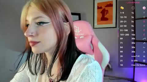 Snapshot of arielabradberry chatting on 09.10.25 Ariel online show from 09.10.25