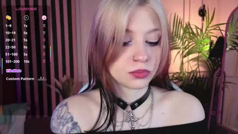 Snapshot of arielabradberry chatting on 10.17.25 Ariel online show from 10.17.25