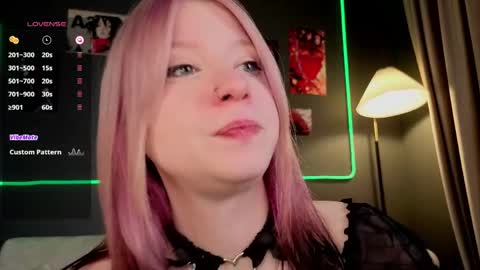Snapshot of arielabradberry chatting on 05.12.26 Ariel online show from 05.12.26