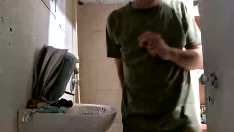 Snapshot of arielferdman chatting on 10.20.25 arielferdman online show from 10.20.25