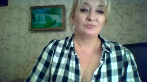 Snapshot of arielxloveresss chatting on 09.11.25 ArielXLoveresss online show from 09.11.25