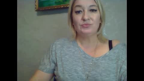 Snapshot of arielxloveresss chatting on 10.16.25 ArielXLoveresss online show from 10.16.25