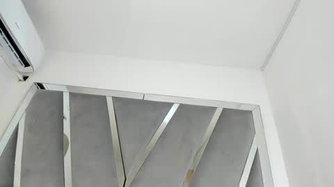 Snapshot of ariht chatting on 12.20.24 ariht online show from 12.20.24