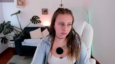 Snapshot of arii_1010_ chatting on 06.24.26 Ari online show from 06.24.26