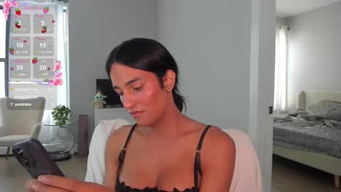 Snapshot of ariia1_ chatting on 09.20.25 Aria online show from 09.20.25