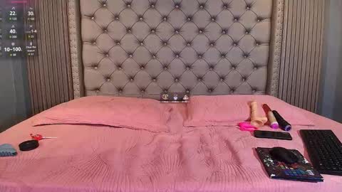 Snapshot of ariiadana chatting on 09.09.25 ARIANA   online show from 09.09.25