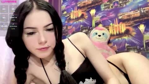 Snapshot of arina_rose chatting on 12.18.24 Arinka online show from 12.18.24