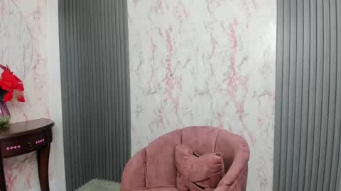 Snapshot of arisha_lee2 chatting on 01.14.25 arisha_lee2 online show from 01.14.25