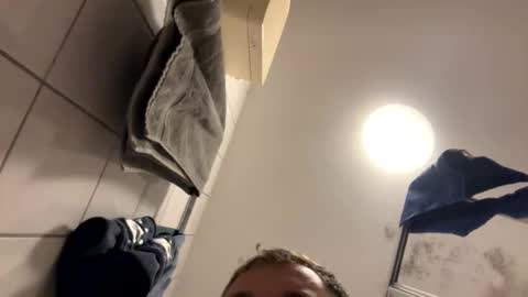 Snapshot of armyskater32 chatting on 09.29.25 armyskater32 online show from 09.29.25