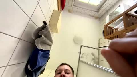 Snapshot of armyskater32 chatting on 10.01.25 armyskater32 online show from 10.01.25