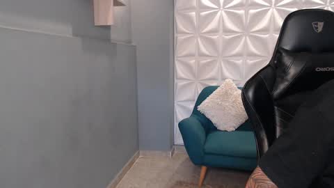 Arohom Lester online show from 11.18.25