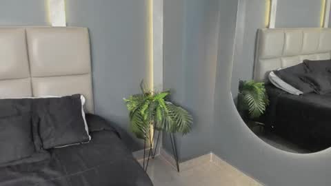 Arohom Lester online show from 12.02.25