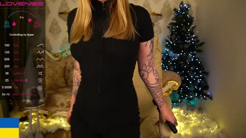 Snapshot of arolinanight chatting on 01.04.25 AROLINA online show from 01.04.25