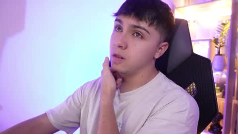 Snapshot of aron__cooper chatting on 02.15.26 aron__cooper online show from 02.15.26