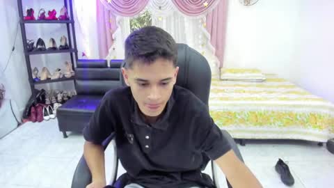 Snapshot of aron_boyy chatting on 09.13.25 Aaron online show from 09.13.25