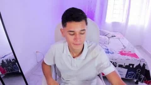 Snapshot of aron_boyy chatting on 09.17.25 Aaron online show from 09.17.25