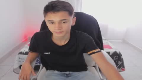 Snapshot of aron_boyy chatting on 09.20.25 Aaron online show from 09.20.25