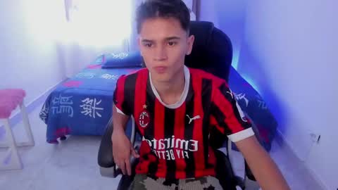 Snapshot of aron_boyy chatting on 09.29.25 Aaron online show from 09.29.25