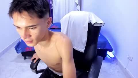 Snapshot of aron_boyy chatting on 10.14.25 Aaron online show from 10.14.25