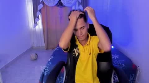 Snapshot of aron_boyy chatting on 11.14.25 Aaron online show from 11.14.25