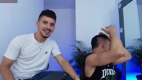 Snapshot of aron_santoro1 chatting on 11.06.25 Aron Santoro online show from 11.06.25