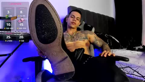 Snapshot of arondark chatting on 03.12.25 DarkMaster online show from 03.12.25