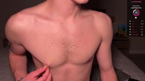 Snapshot of aronyou_win chatting on 12.05.25 Aron and Phil solo online show from 12.05.25