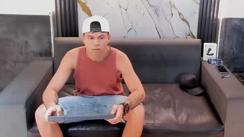 Snapshot of aroon_sexx21 chatting on 05.17.26 Aroon online show from 05.17.26